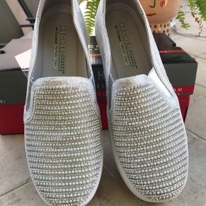 Sketchers women’s size 7 shiney dancer.